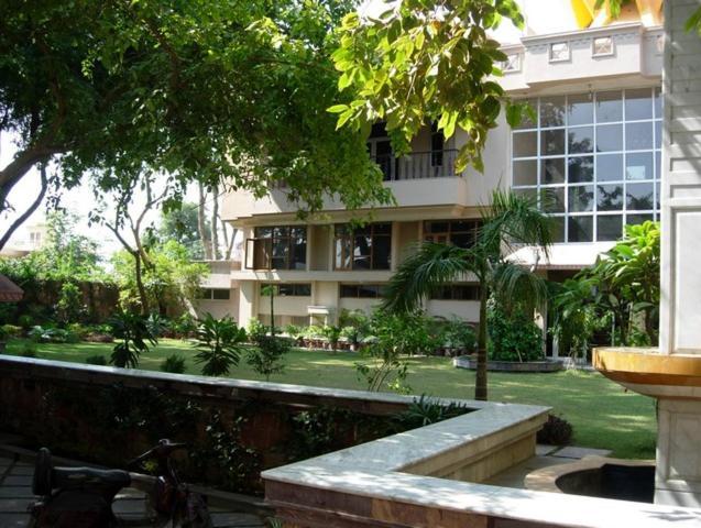 Ananda Krishna Van Vrindāvan Extérieur photo